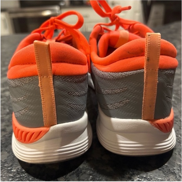 New Balance gray and orange womens tennis shoes size 10 - Picture 4 of 6